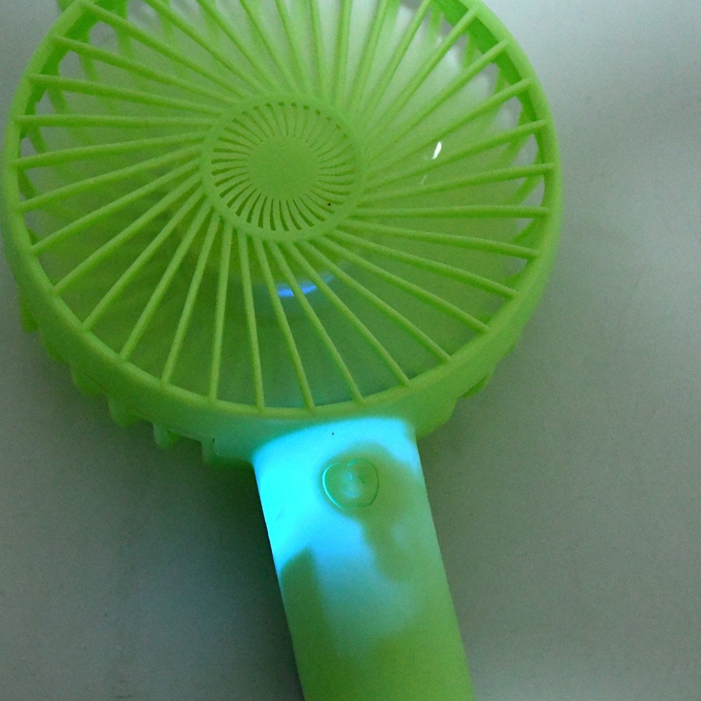 Portable Classic Hand Fan - 3-Speed Table Fan (Battery Not Included)