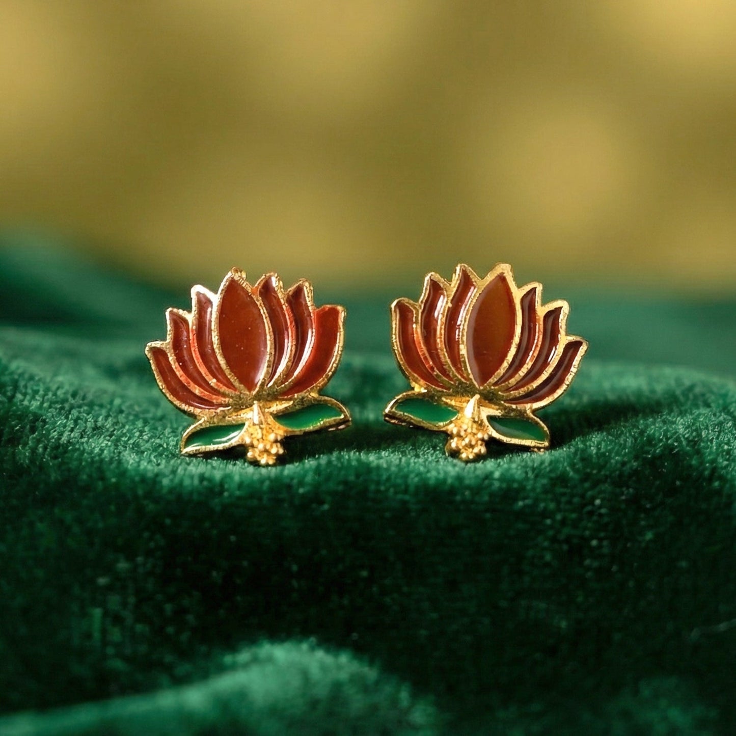 Traditional Lotus Design Necklace with Stud Earrings Set (1 Set)