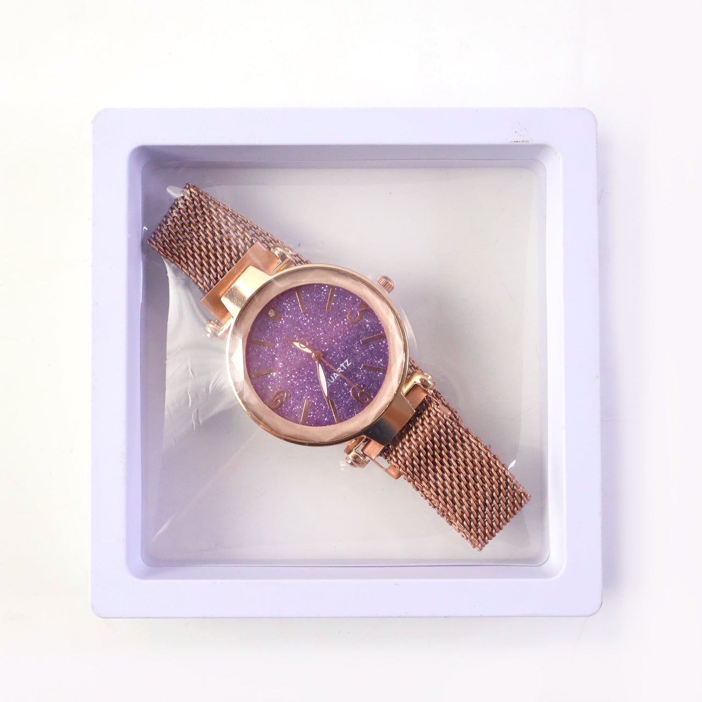 Elegant WomenÕs Analog Wrist Watch with Display Box