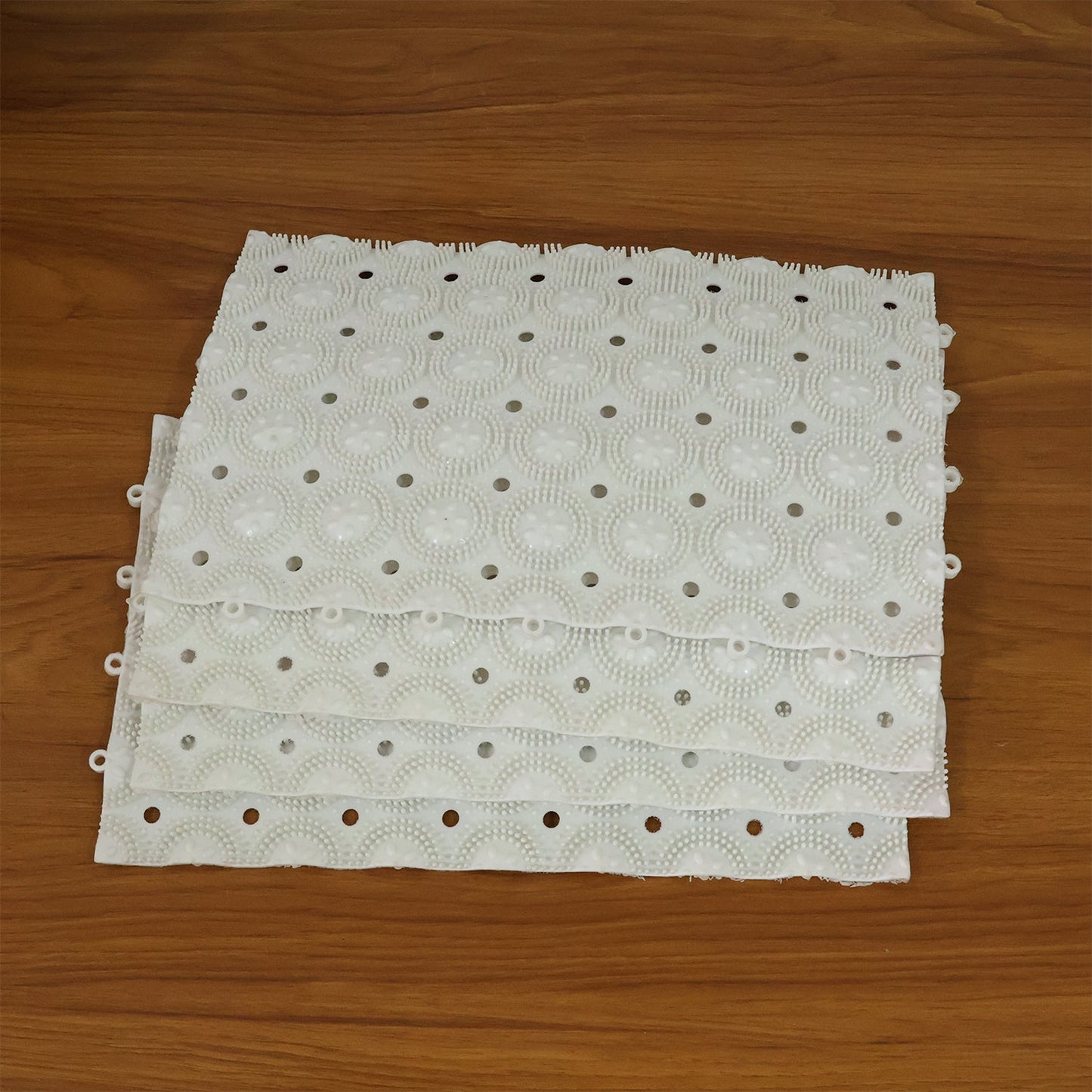 Anti-Slip Bathroom Massage Mat with Suction Cups (33 ? 21 cm / 4 Pc)