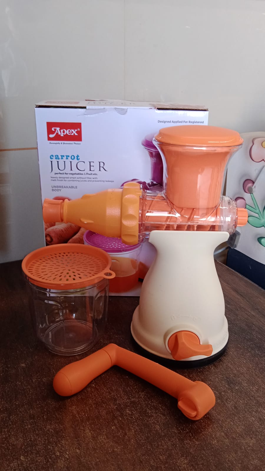Apex Manual Carrot and Fruit Juicer â€“ Heavy-Duty (1 Pc With Glass)
